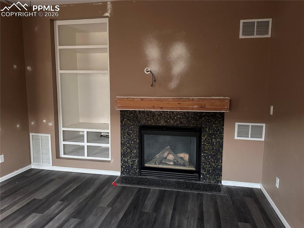 Image 15 of 33: Family Room