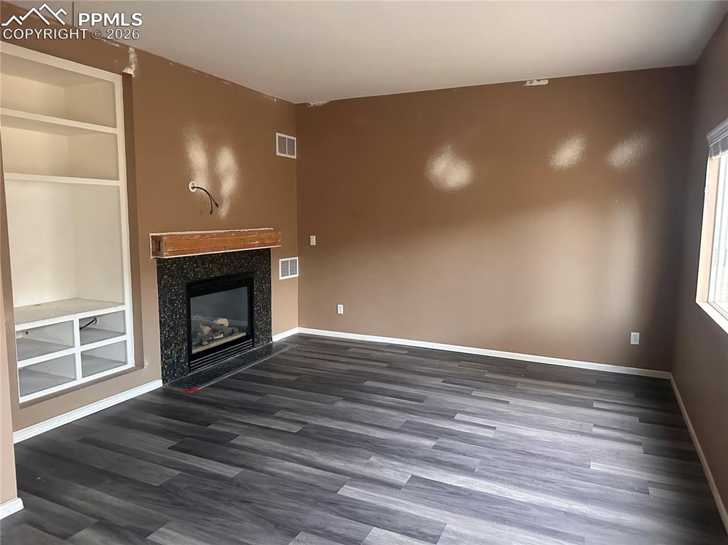 Image 16 of 33: Family Room