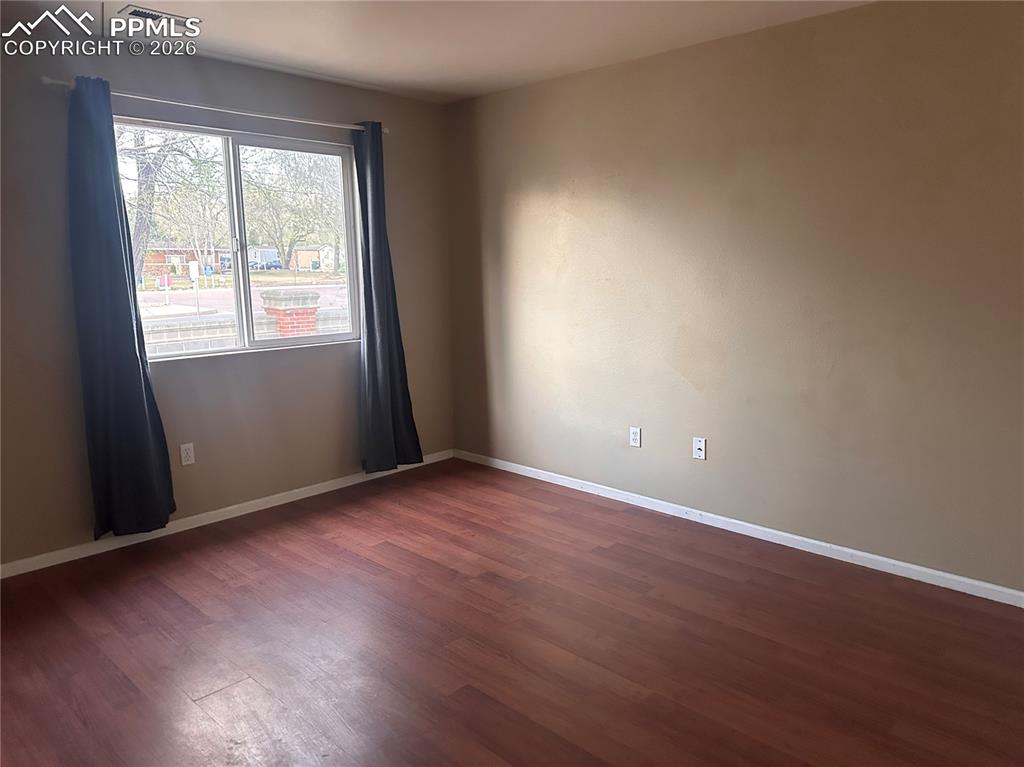 Image 18 of 33: Loft that overlooks the living room