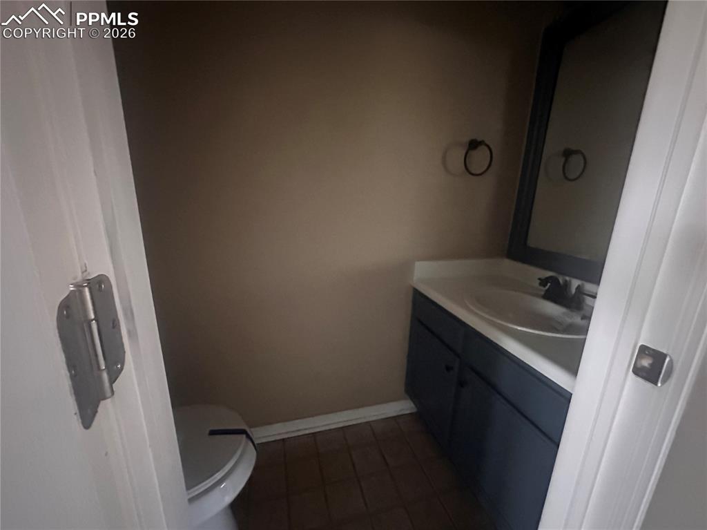 Image 7 of 33: Bathroom