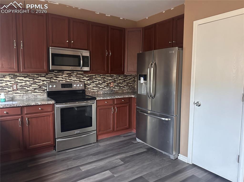 Image 9 of 33: Showing the pantry