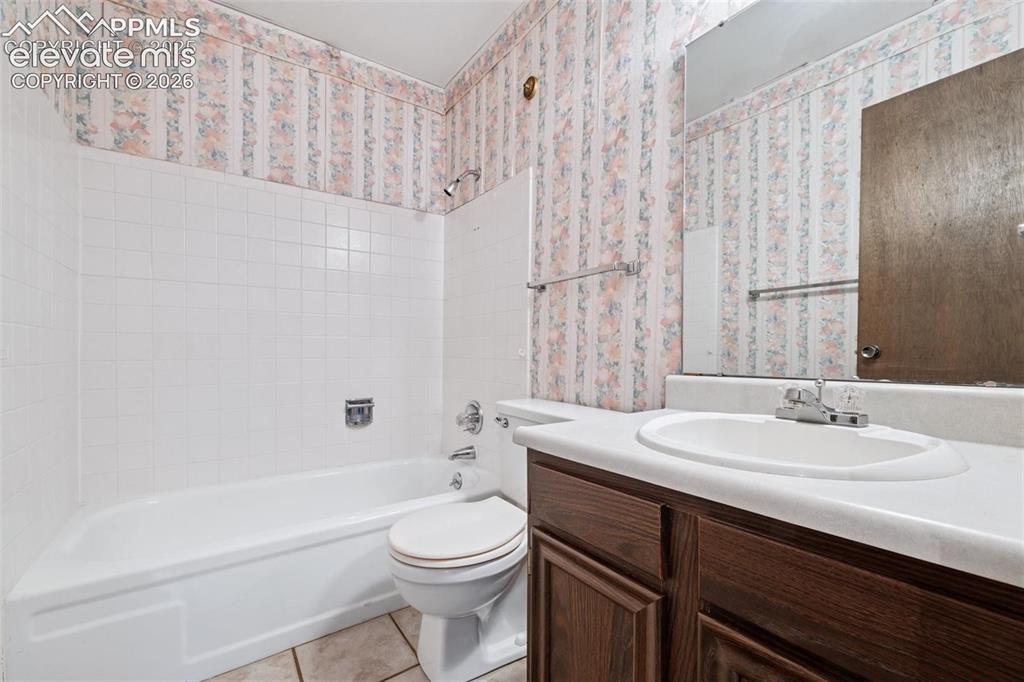 Image 20 of 42: Bathroom 2 upper level