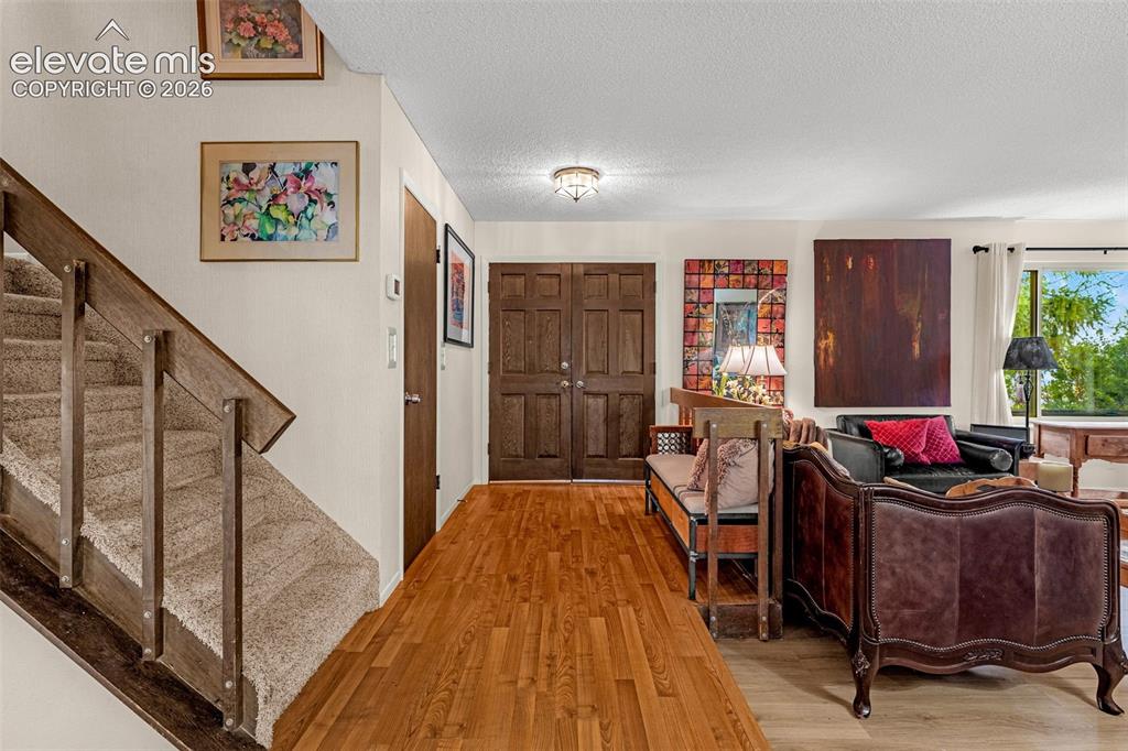 Image 9 of 45: Entryway