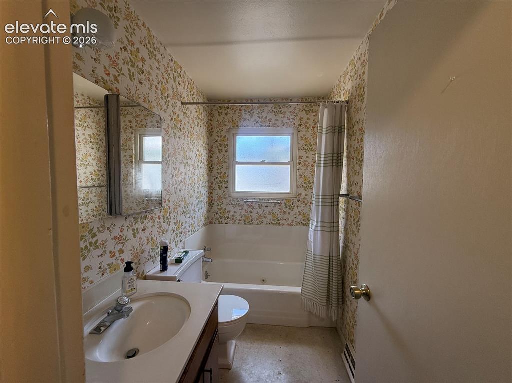 Image 12 of 44: Bathroom