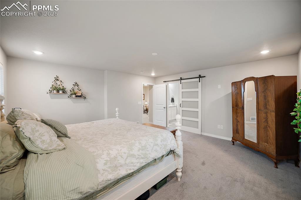 Image 22 of 40: Primary bedroom, adjacent to the loft.