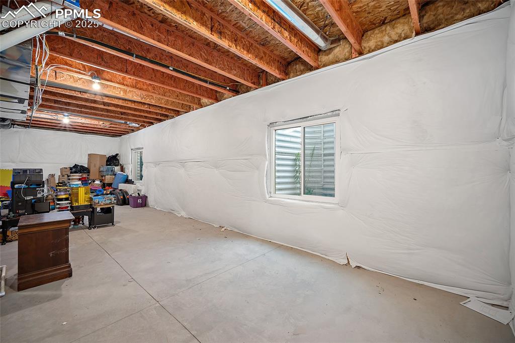 Image 31 of 40: Unfinished basement below dining room and kitchen.