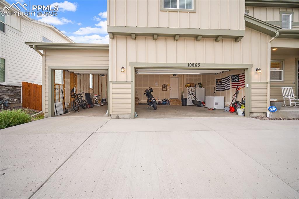 Image 33 of 40: 3 car garage.