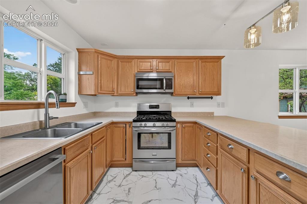 Image 4 of 44: Kitchen