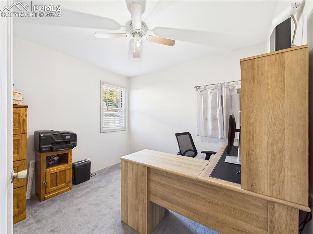 Image 19 of 28: Office