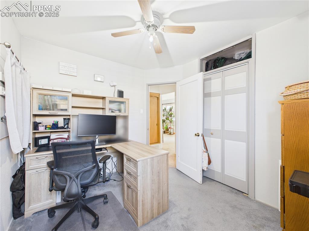 Image 20 of 28: Office