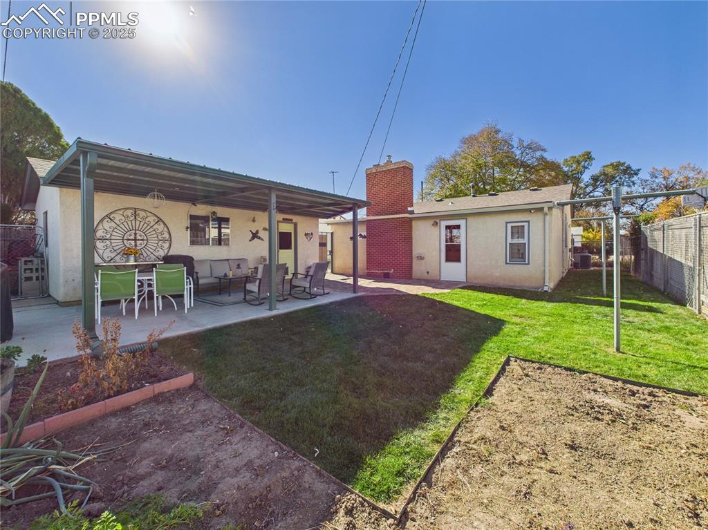 Image 25 of 28: Back of Structure