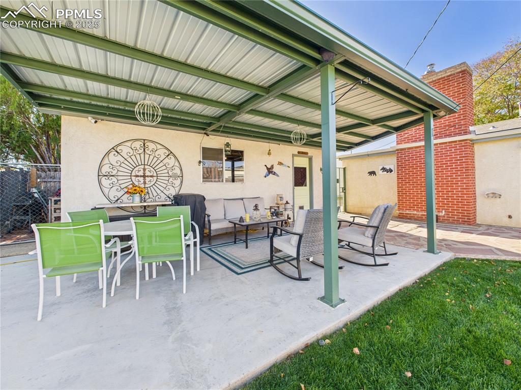 Image 26 of 28: Patio