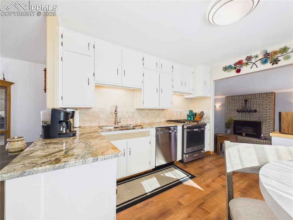 Image 8 of 28: Kitchen