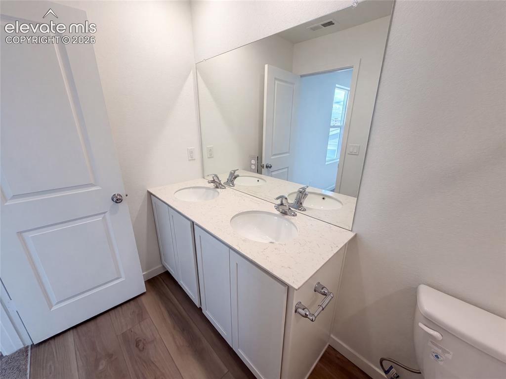 Image 13 of 20: Bathroom