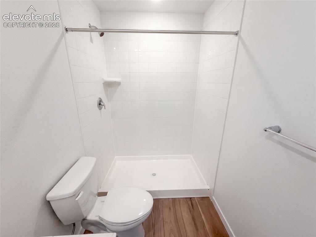 Image 14 of 20: Bathroom