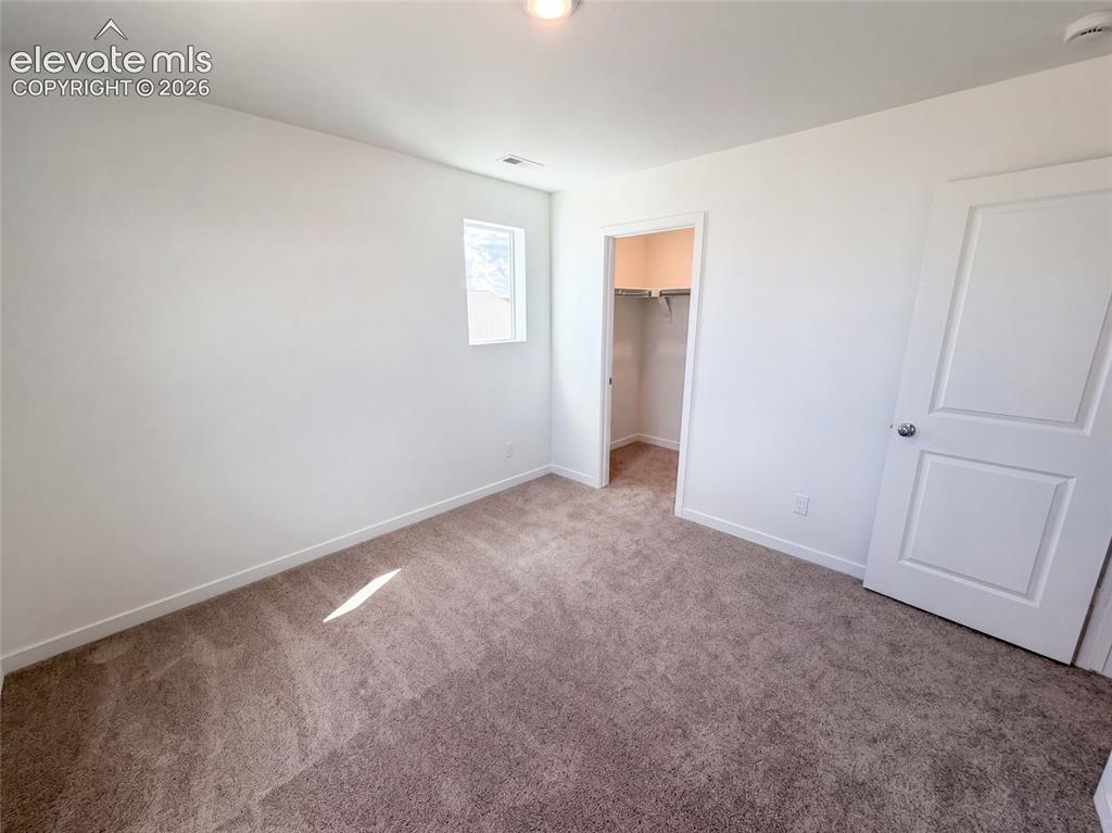 Image 17 of 20: Bedroom