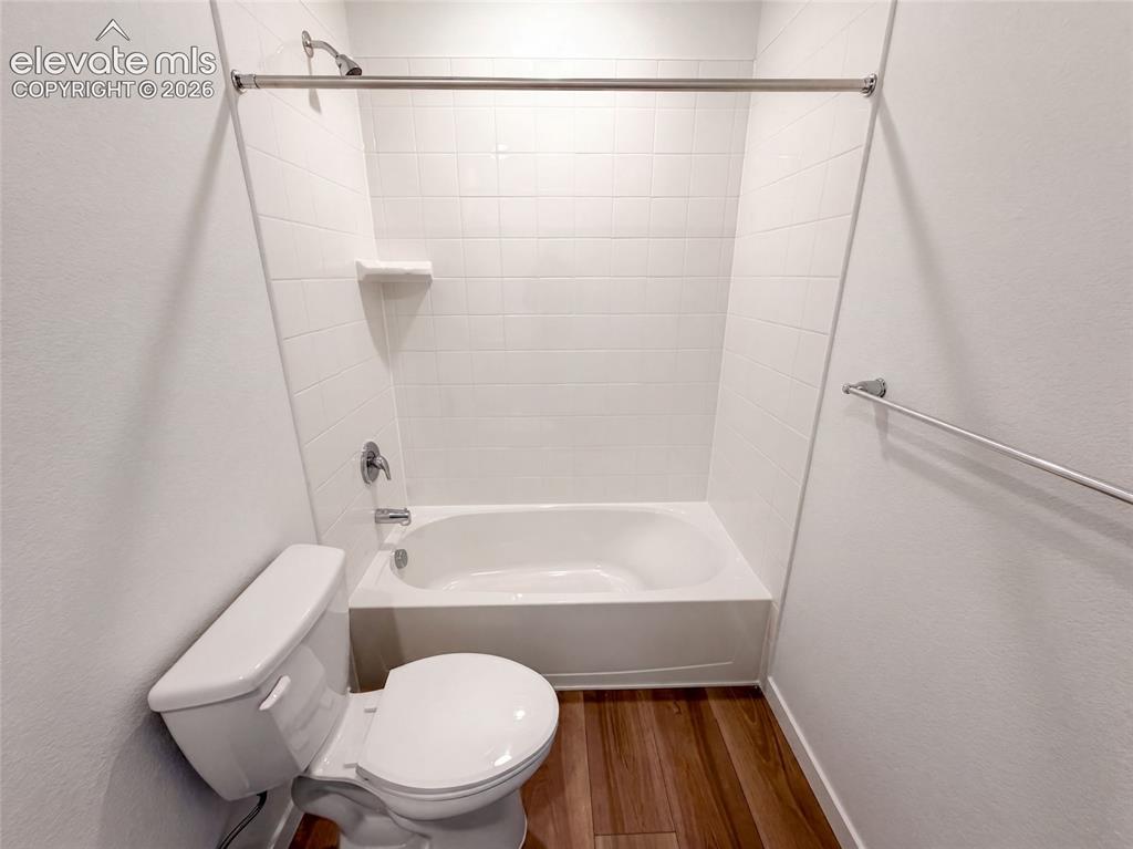 Image 20 of 20: Bathroom
