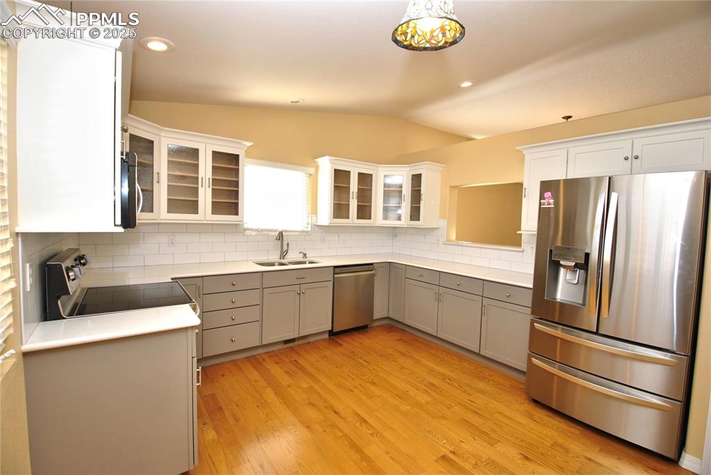 Image 10 of 29: Kitchen