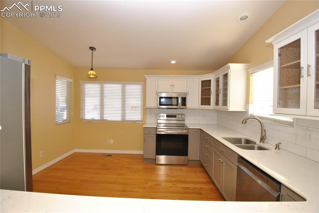 Image 11 of 29: Kitchen