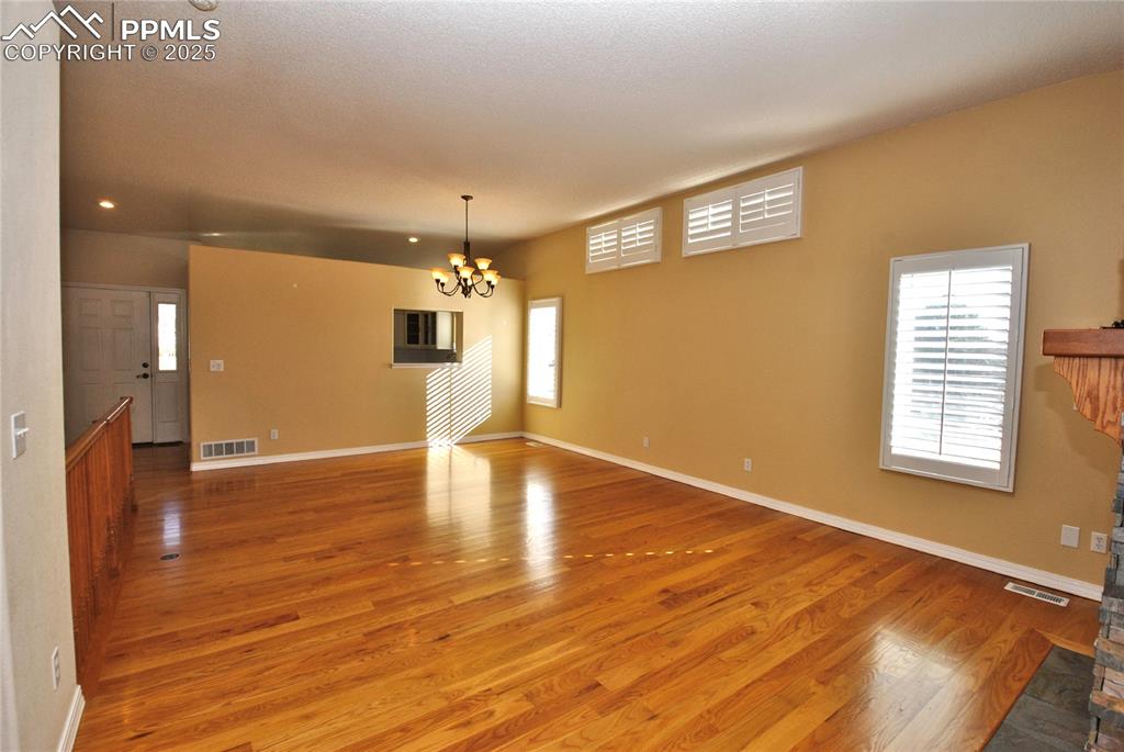 Image 4 of 29: Living Room