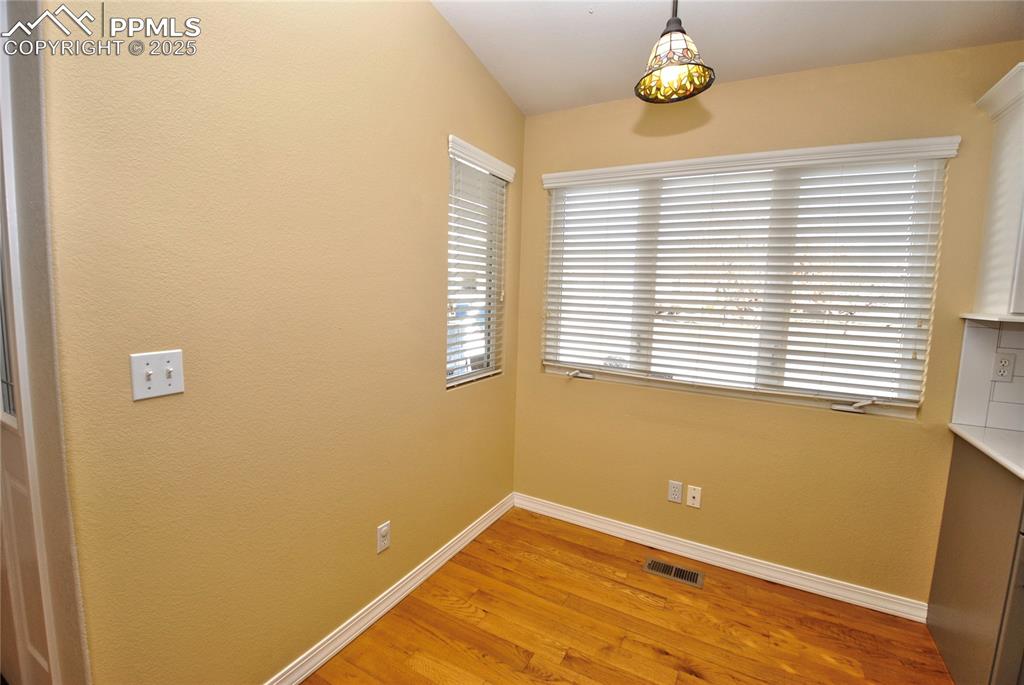 Image 7 of 29: Dining Area