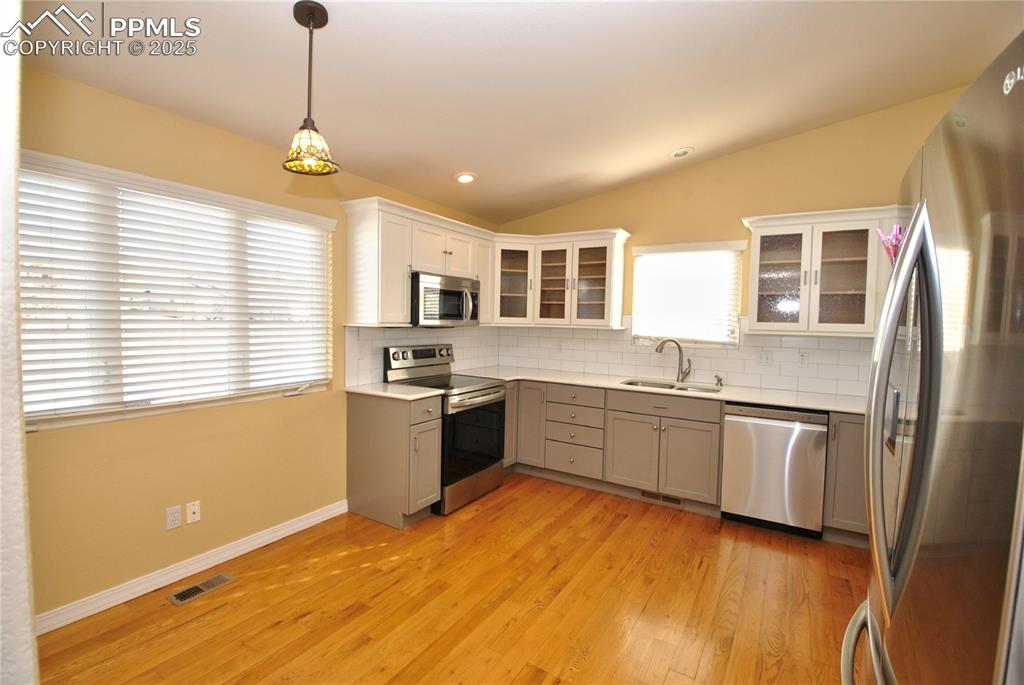 Image 8 of 29: Kitchen