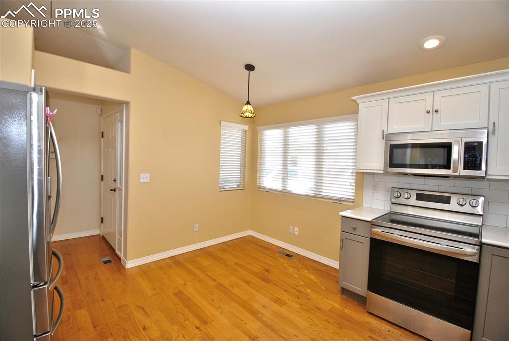 Image 9 of 29: Dining Area