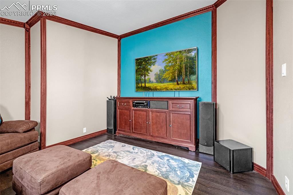Image 17 of 47: Sitting Room