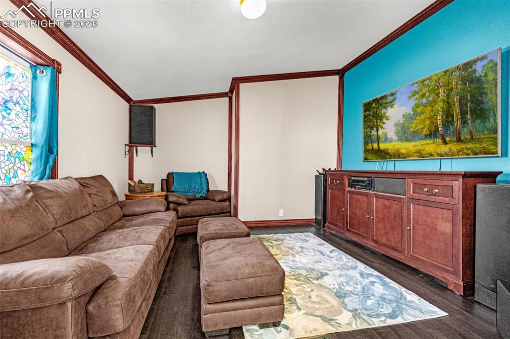 Image 18 of 47: Living Room