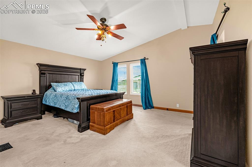 Image 21 of 47: Bedroom