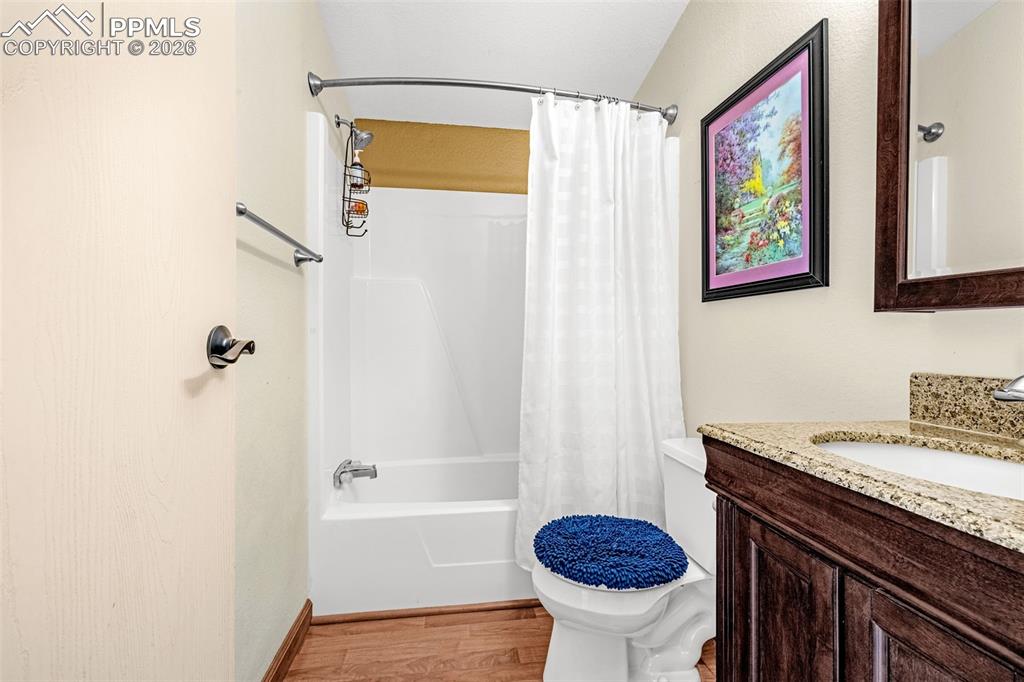 Image 22 of 47: Bathroom