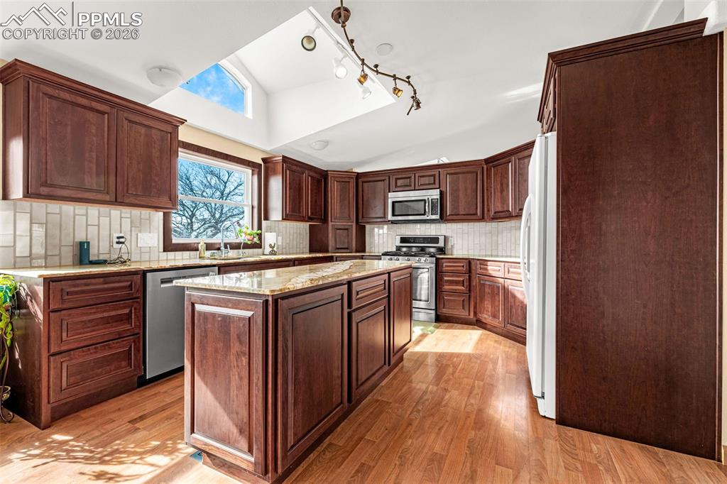 Image 6 of 47: Kitchen