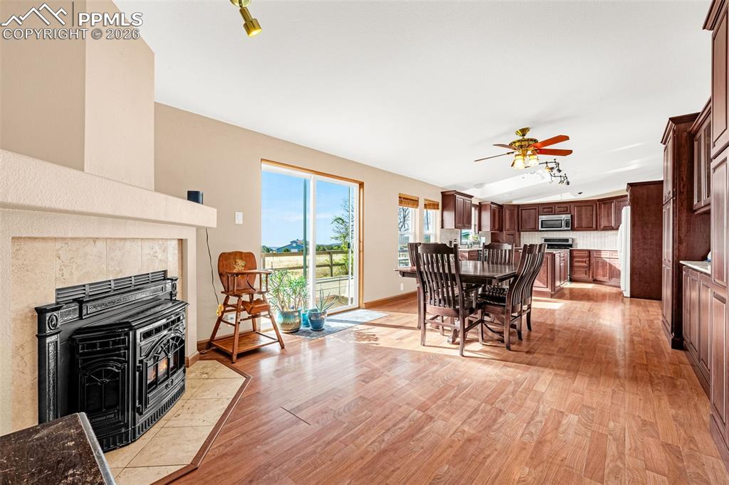 Image 9 of 47: Dining Area