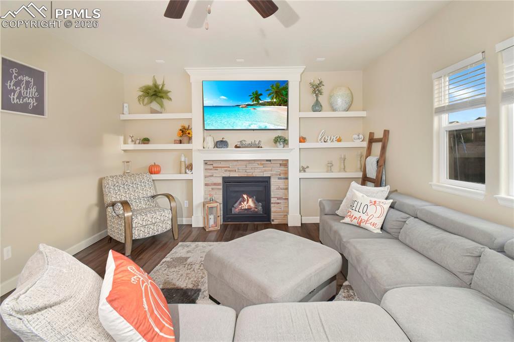 Image 11 of 44: Living Room