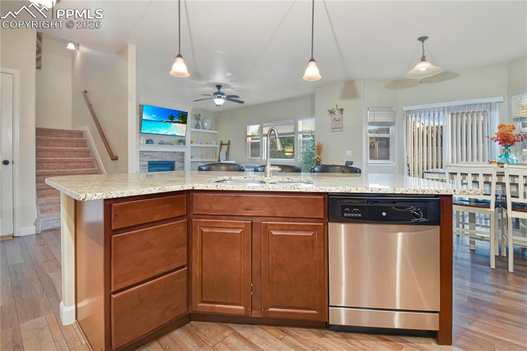 Image 16 of 44: Kitchen