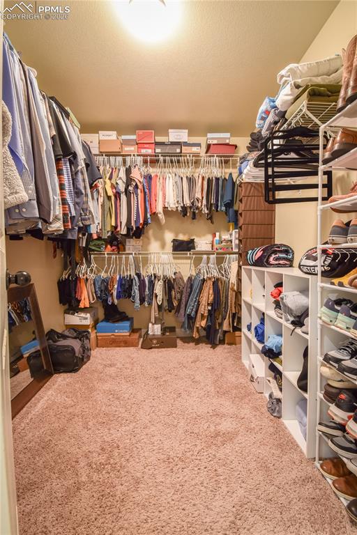 Image 39 of 44: Closet