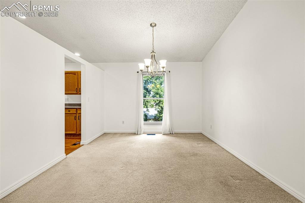 Image 14 of 47: Dining Room