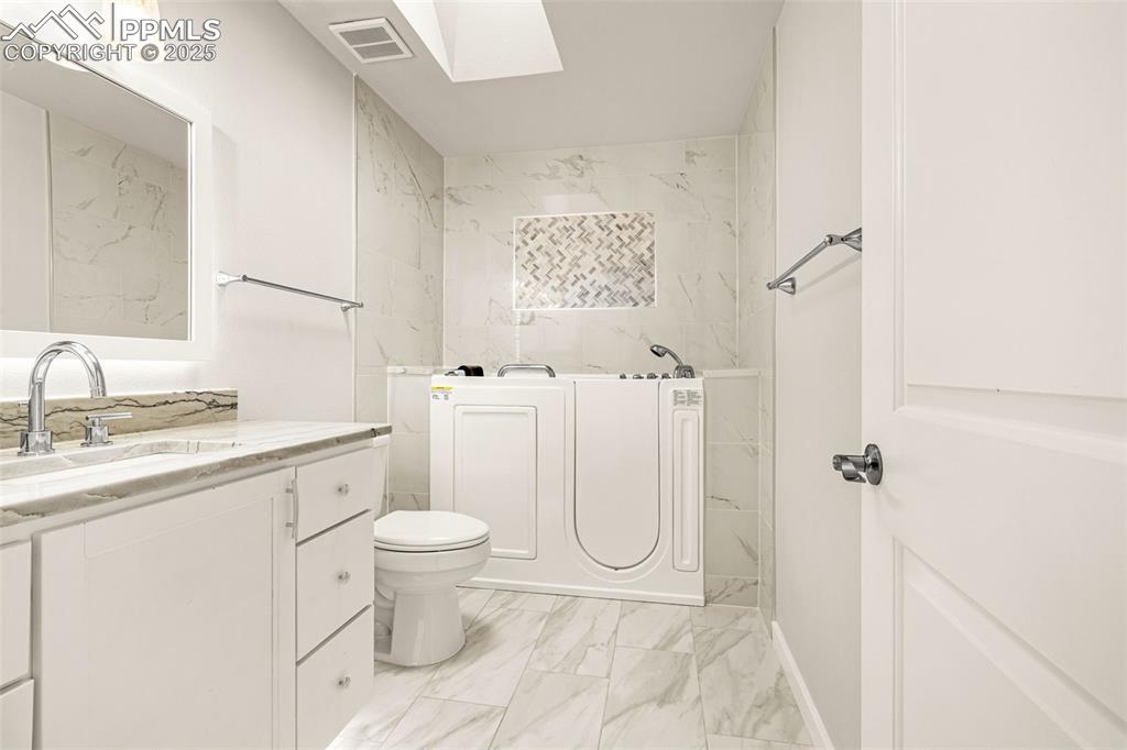 Image 20 of 47: Master Bathroom