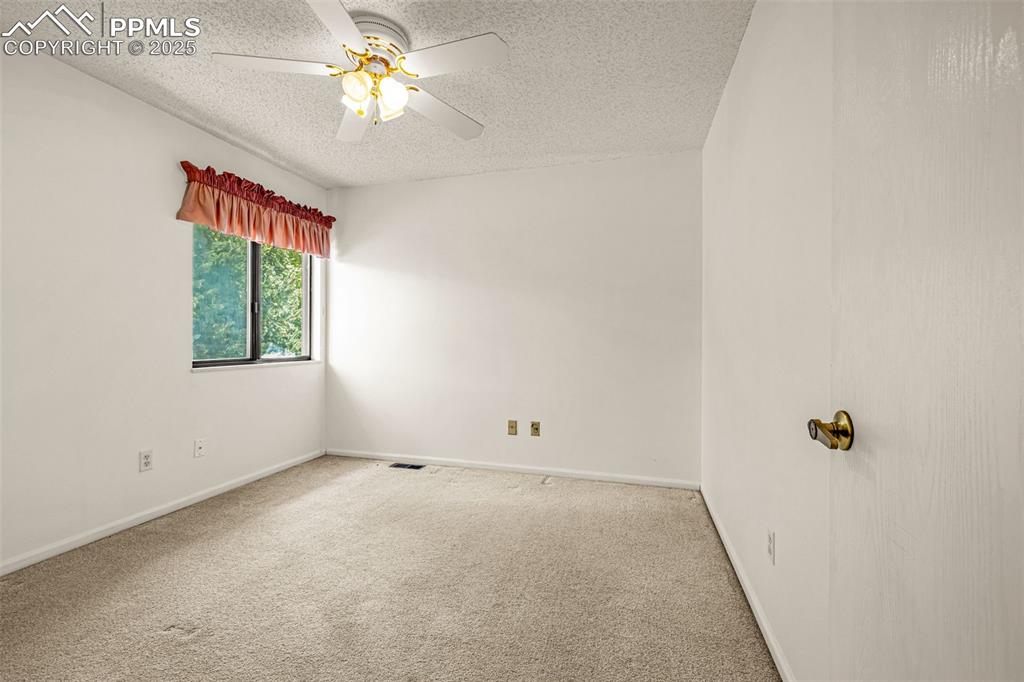 Image 23 of 47: Bedroom