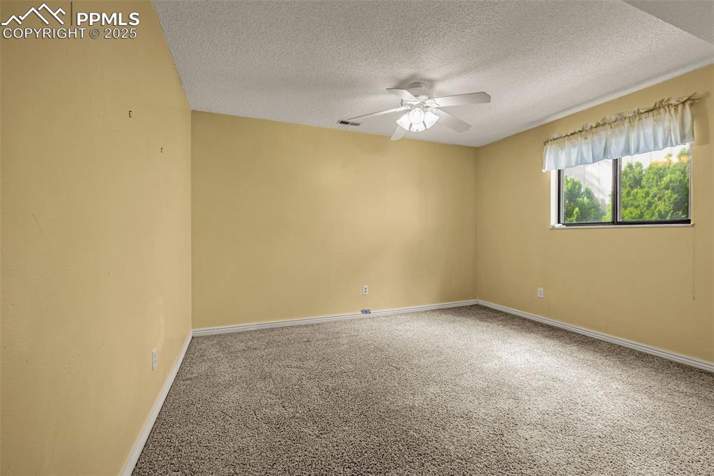 Image 27 of 47: Bedroom