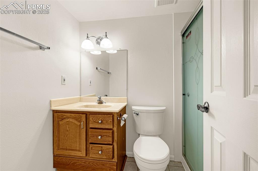 Image 29 of 47: Bathroom