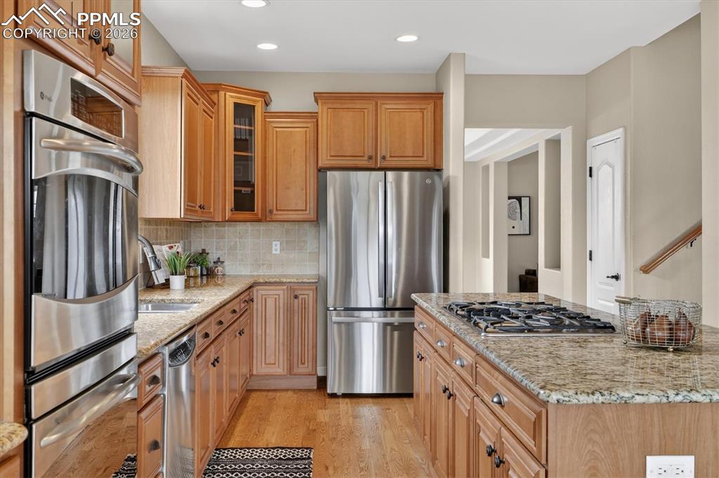 Image 15 of 50: Kitchen