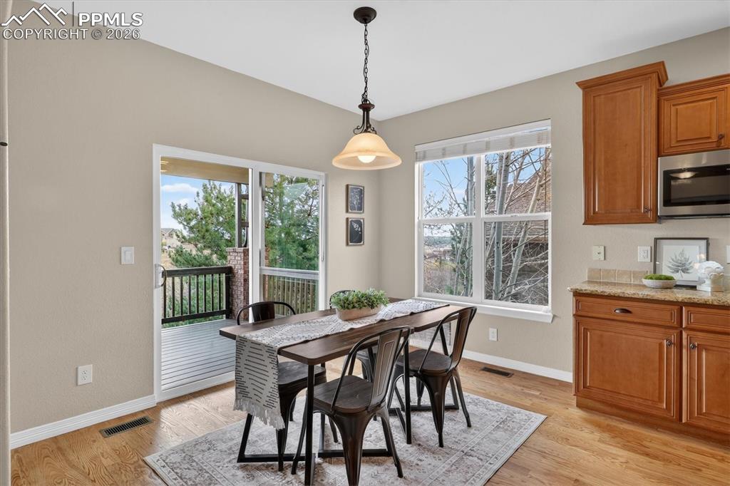 Image 17 of 50: Dining Area