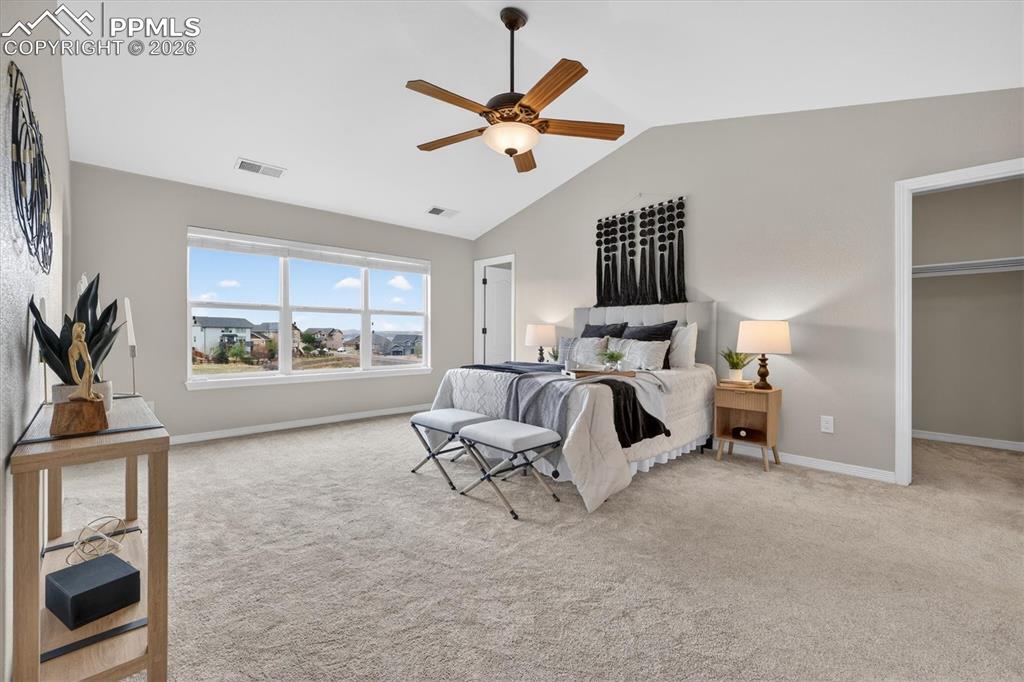 Image 21 of 50: Bedroom