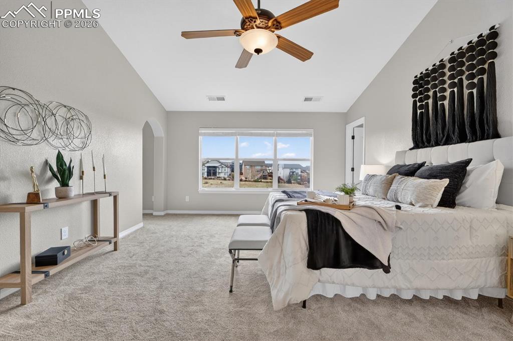 Image 22 of 50: Bedroom