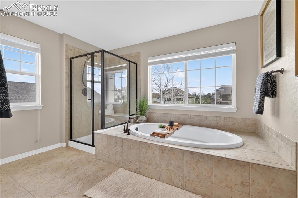 Image 25 of 50: Bathroom