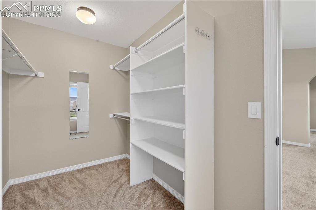 Image 27 of 50: Closet