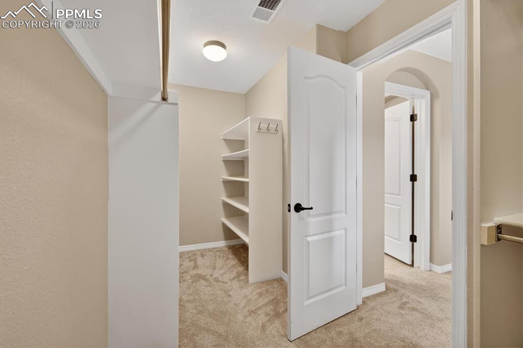 Image 28 of 50: Closet