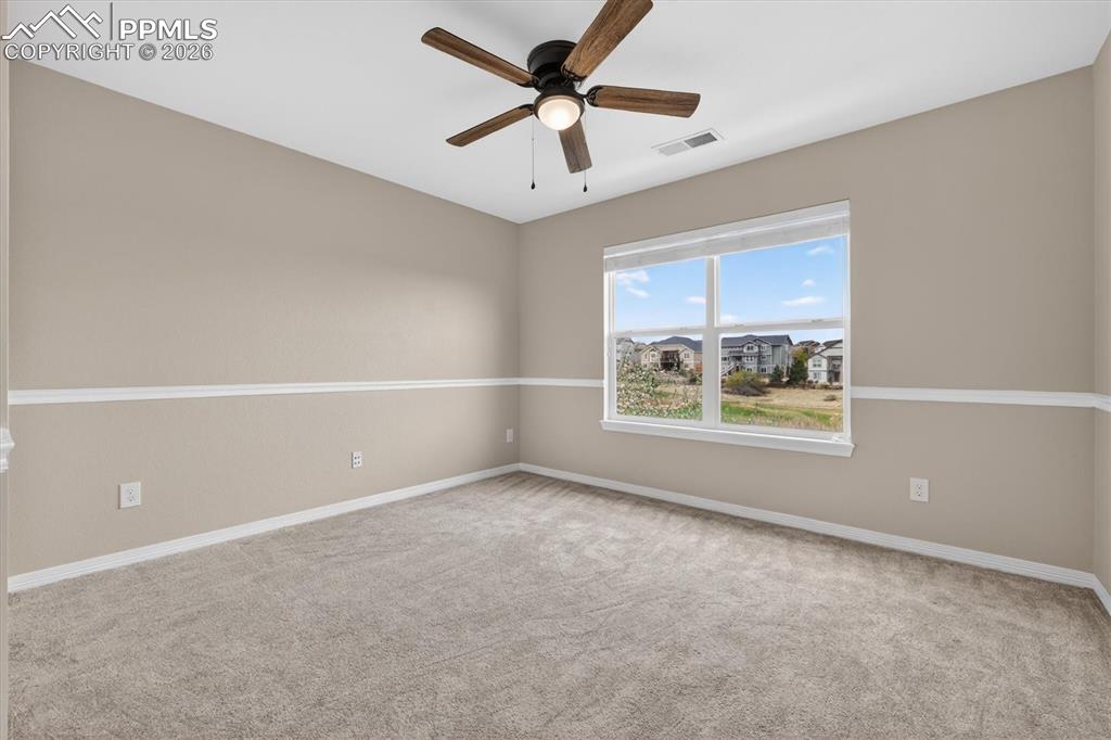 Image 31 of 50: Bedroom