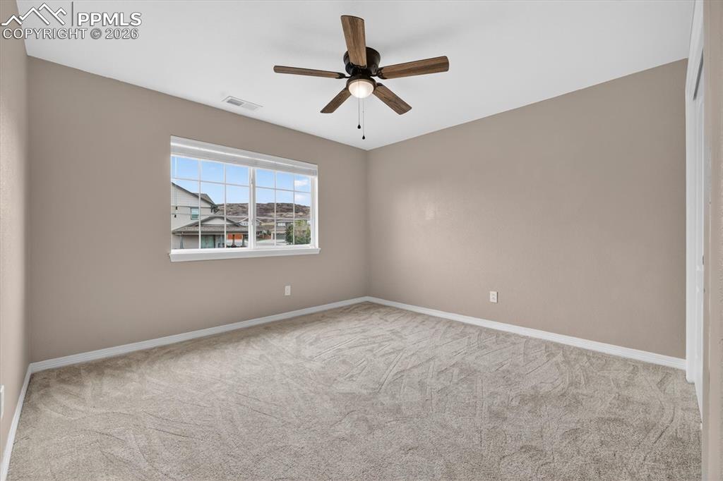 Image 35 of 50: Bedroom